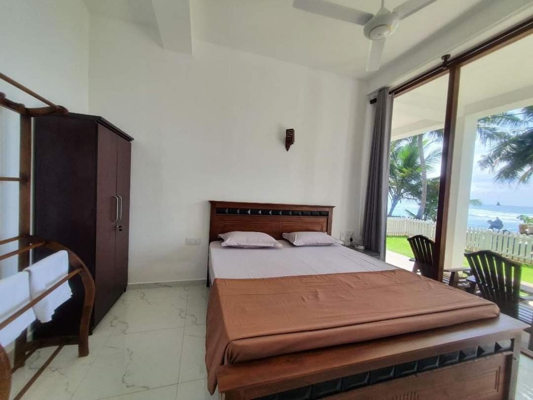 Turtle Beach House Batigama Esterno foto