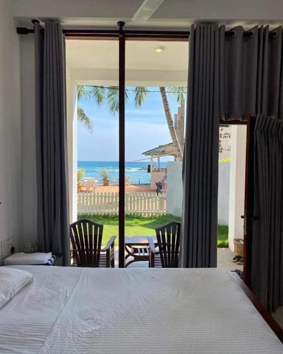 Turtle Beach House Batigama Esterno foto