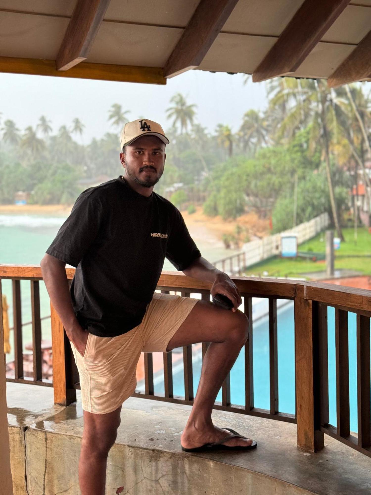 Turtle Beach House Batigama Esterno foto